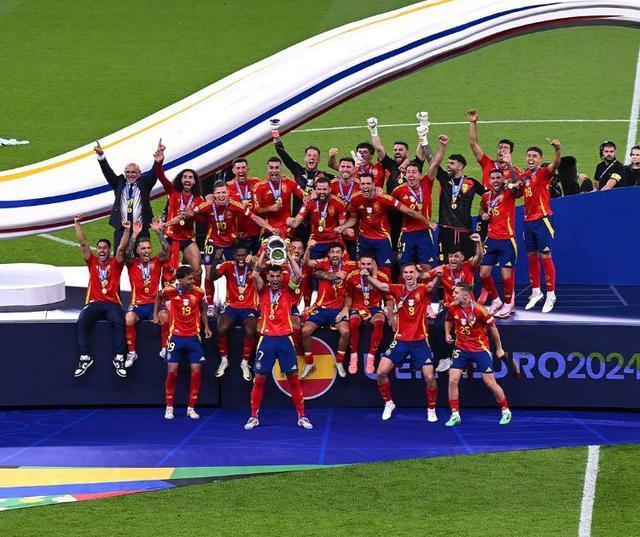 西班牙主场大胜科索沃，继续领先