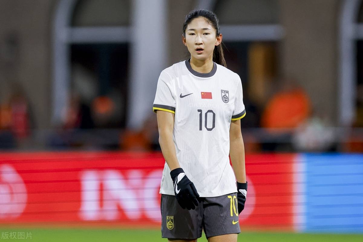 国际女足赛场热情高涨，球迷狂热支持的简单介绍