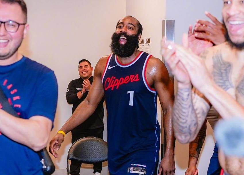 火箭力克掘金，哈登的神奇表现震撼全场