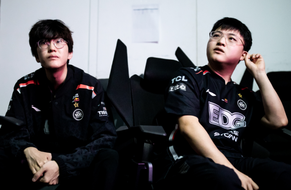 战局胜利！球队集体实力战胜对手震惊全场