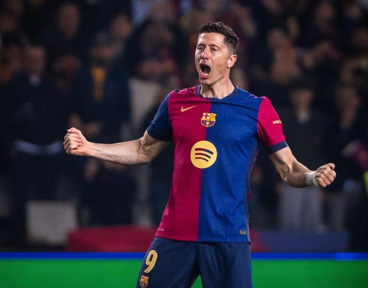  莱万多夫斯基回归赛场，出色防守首场状态亮眼，G2观众沸腾！